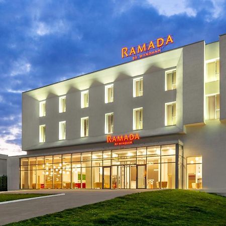Ramada By Wyndham Targu Jiu Hotel Luaran gambar