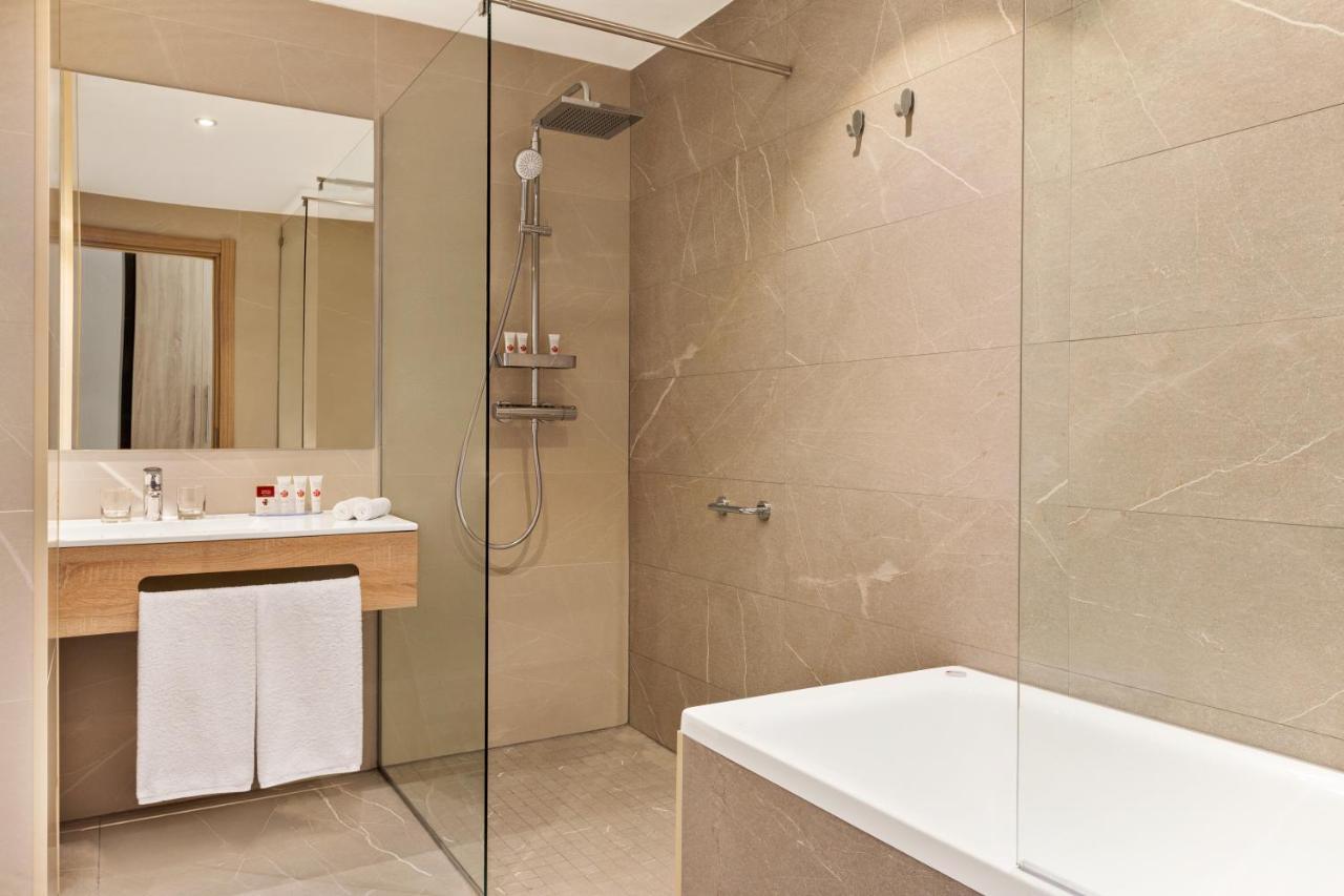 Ramada By Wyndham Targu Jiu Hotel Luaran gambar