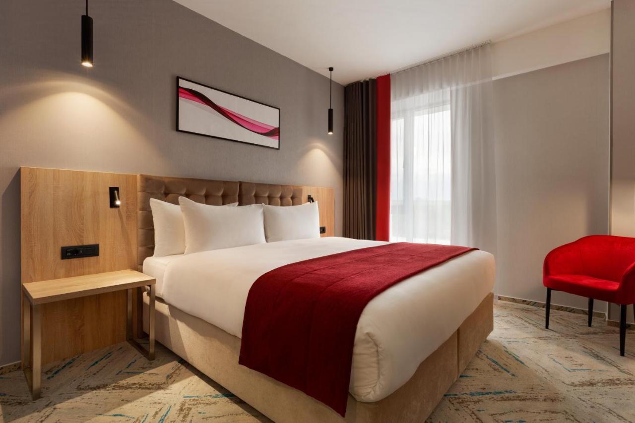 Ramada By Wyndham Targu Jiu Hotel Luaran gambar