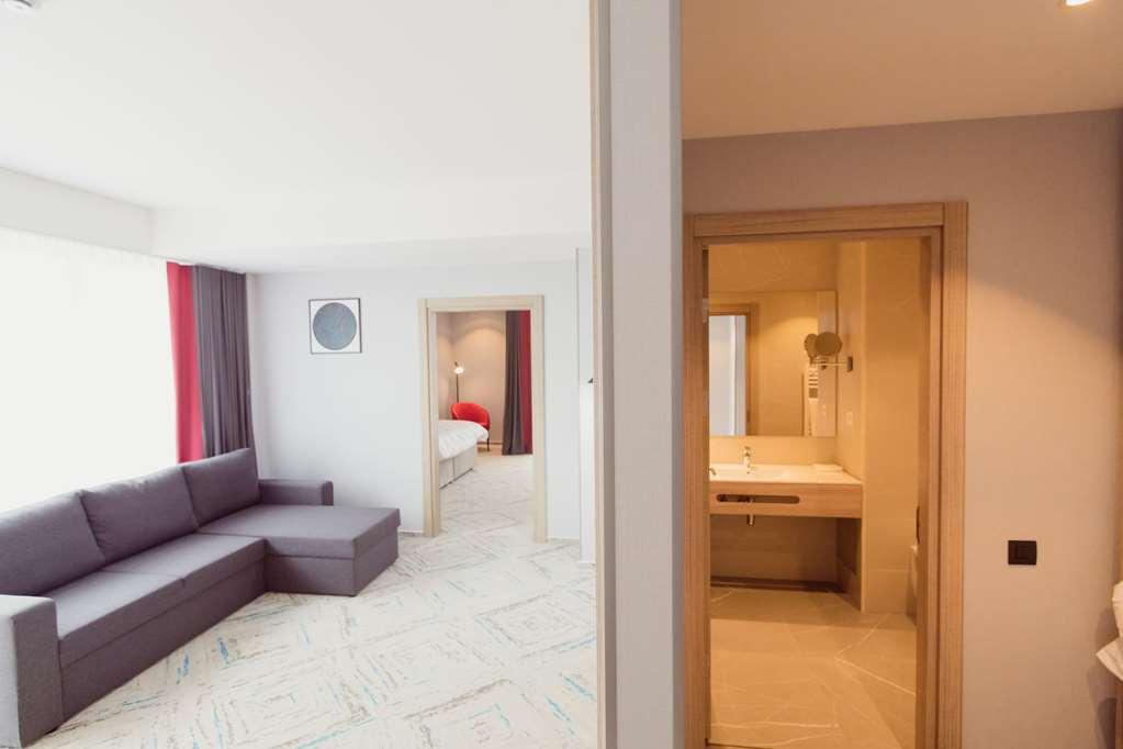 Ramada By Wyndham Targu Jiu Hotel Bilik gambar