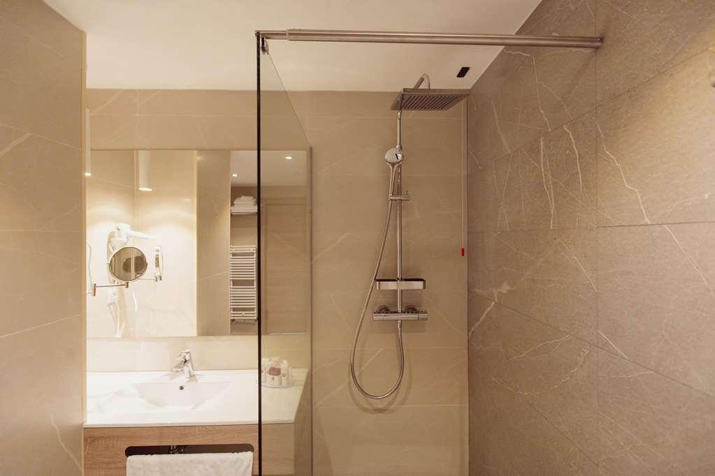 Ramada By Wyndham Targu Jiu Hotel Luaran gambar